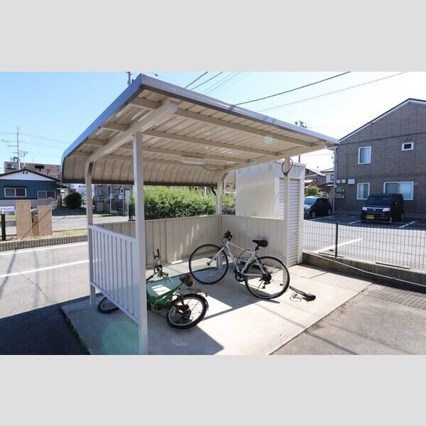 現地周辺 (駐輪場)