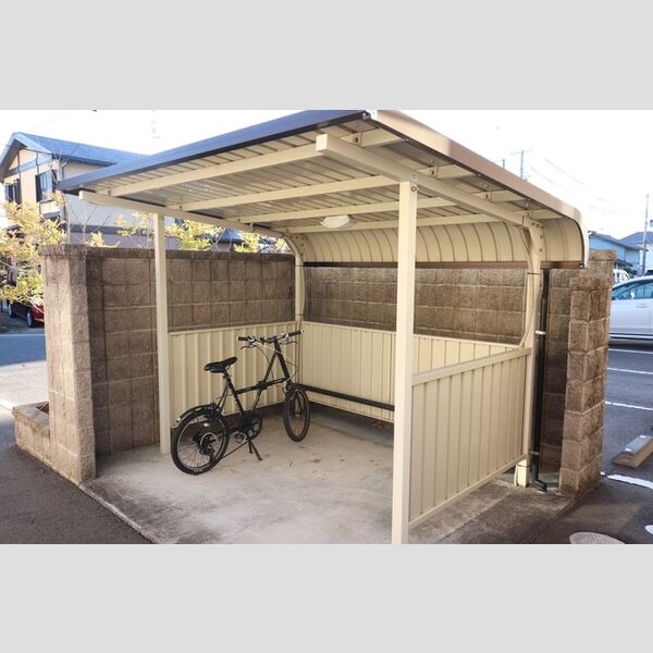 現地周辺 (共用駐輪場)