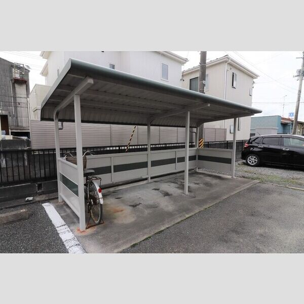 現地周辺 (共用駐輪場)