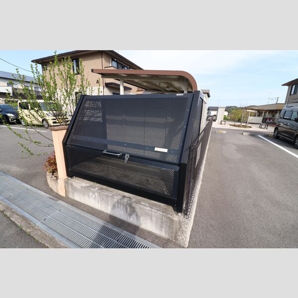 現地周辺 (ゴミ置き場)