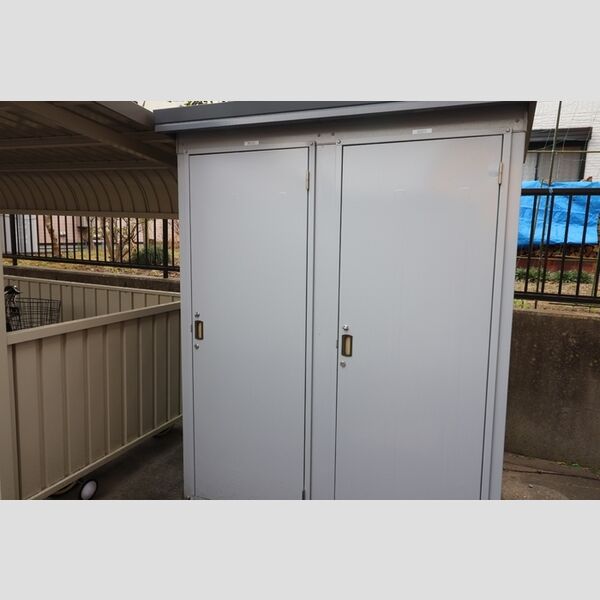 現地周辺 (物置　各世帯1つ付き)