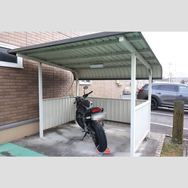 現地周辺 (共用駐輪場)