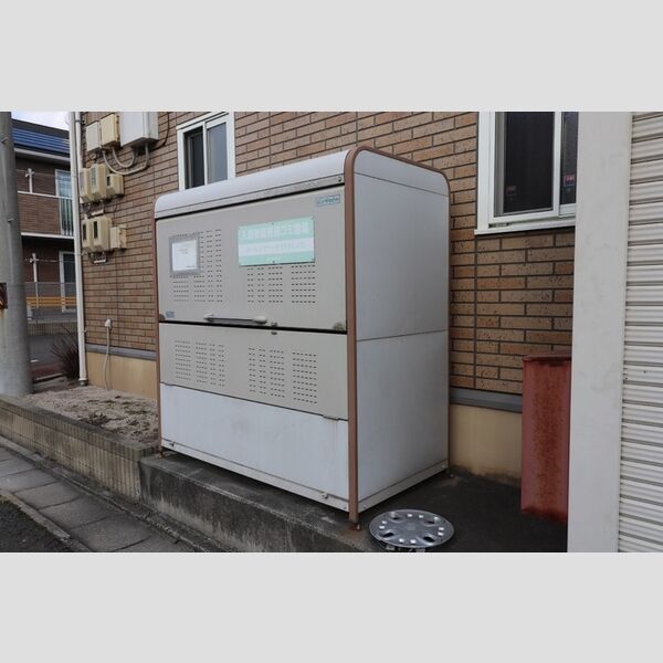 現地周辺 (共用ゴミ置き場)