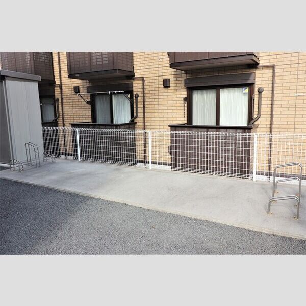 現地周辺 (駐輪場)