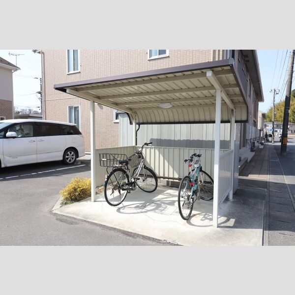 現地周辺 (共用駐輪場)
