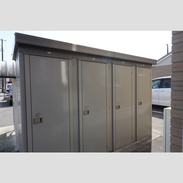 現地周辺 (物置　各世帯1つ付)