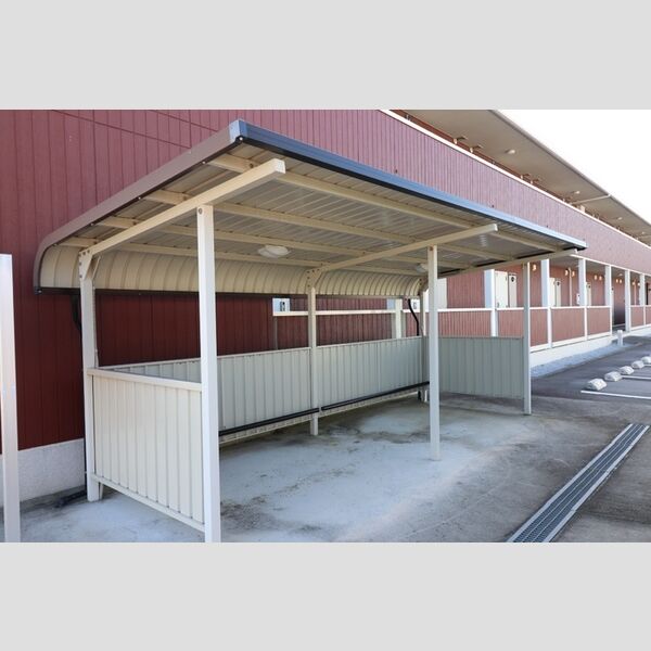 現地周辺 (共用駐輪場)