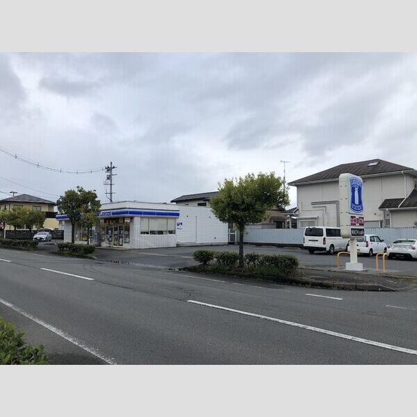 現地周辺 (ローソン泉玉露店)
