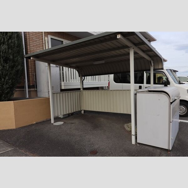 現地周辺 (共用駐輪場)