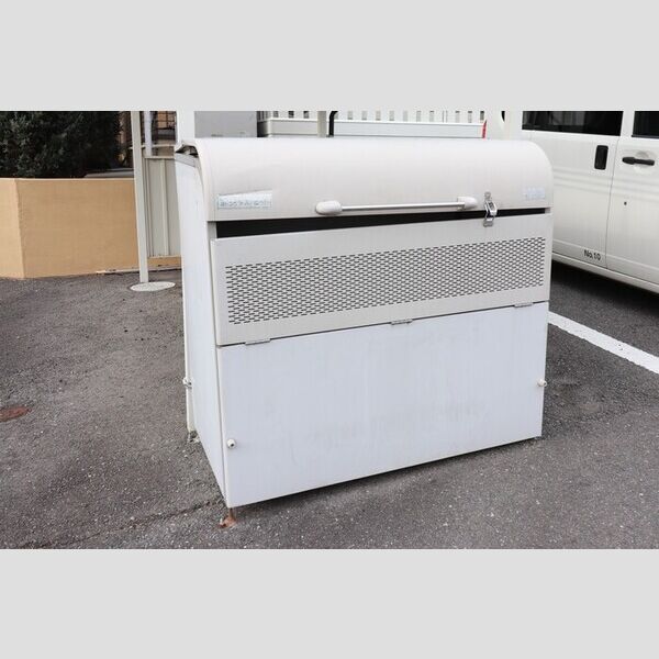 現地周辺 (共用ゴミ置き場)