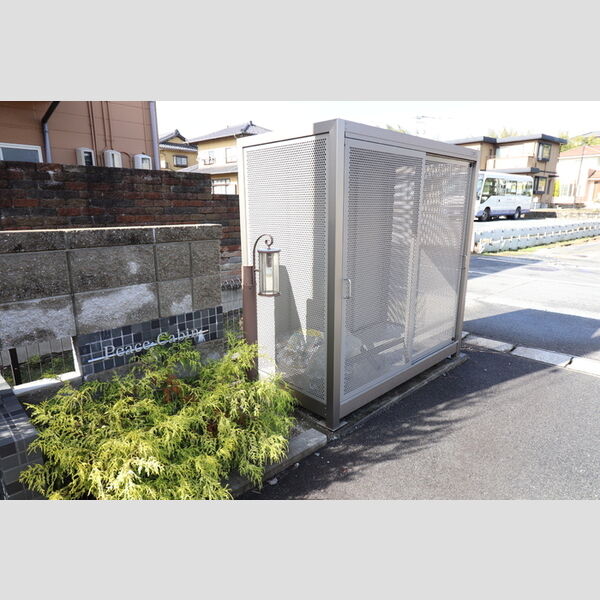 現地周辺 (共用ゴミ置き場)