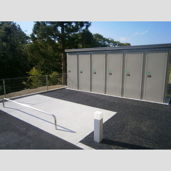 現地周辺 (駐輪場　物置)