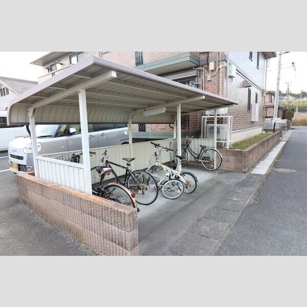 現地周辺 (駐輪場)