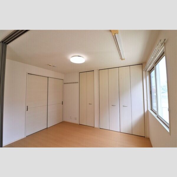 その他 (南側洋室)