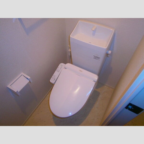 トイレ (トイレ)