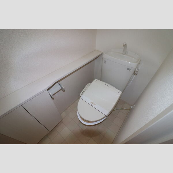 トイレ (トイレ)
