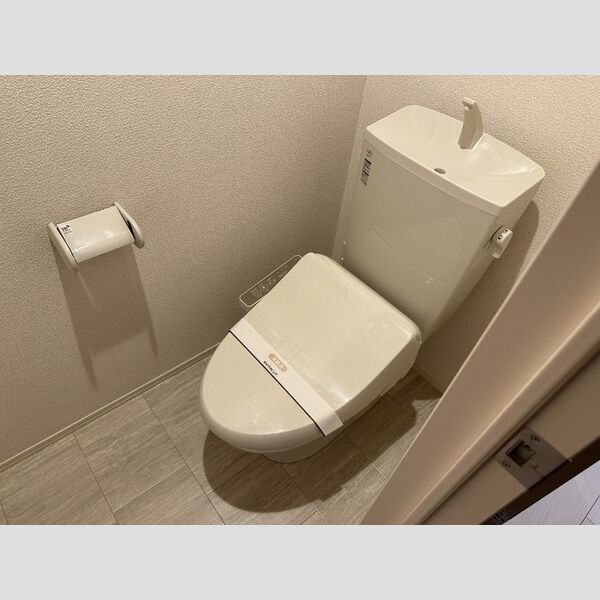 トイレ (トイレ)
