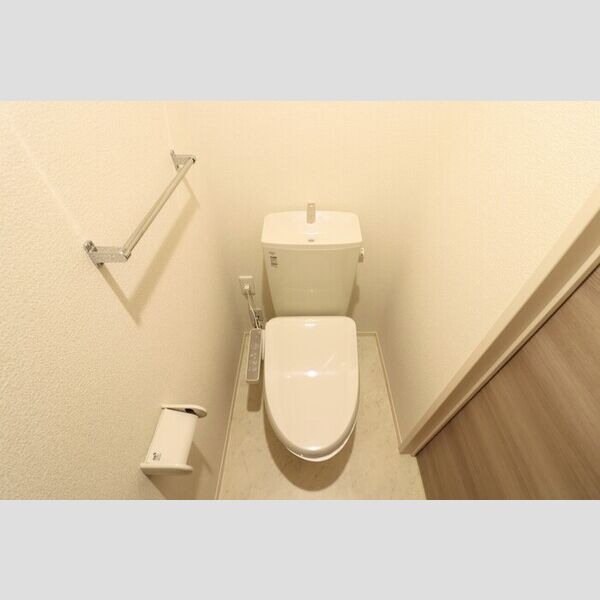 トイレ (温水洗浄暖房便座付きトイレ)
