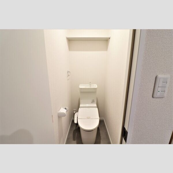 トイレ (温水洗浄暖房便座付きトイレ)