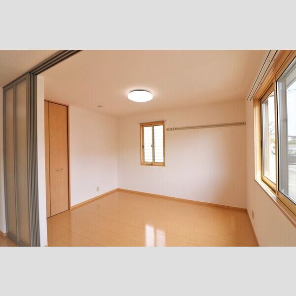 その他 (南側洋室)