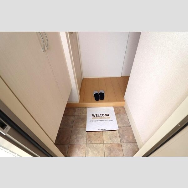 玄関 (玄関スペース)