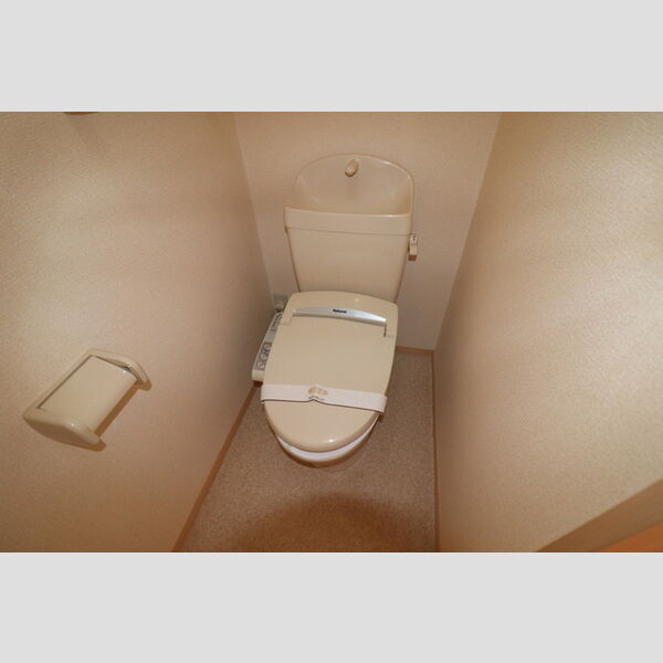 トイレ (トイレ)