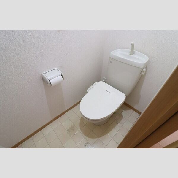 トイレ (トイレ)