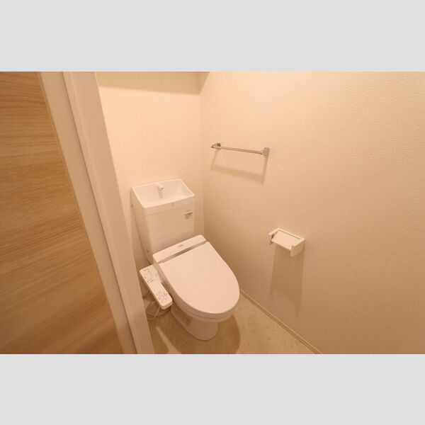 トイレ (温水洗浄暖房便座付きトイレ)