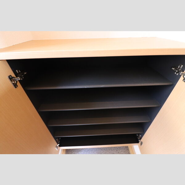 玄関 (玄関スペース)