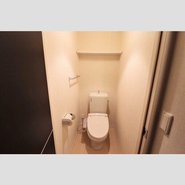 トイレ (温水洗浄暖房便座付きトイレ)