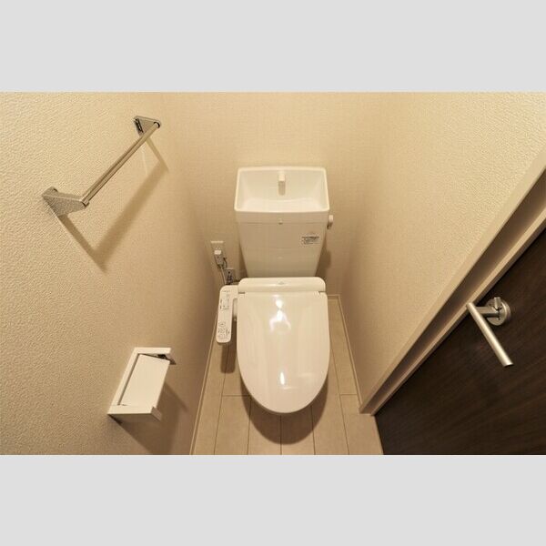 トイレ (温水洗浄暖房便座付きトイレ)