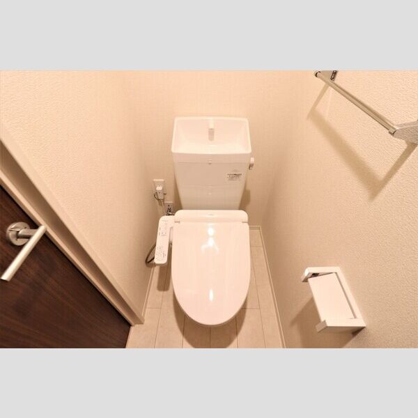 トイレ (温水洗浄暖房便座付きトイレ)