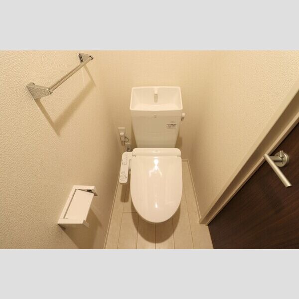 トイレ (温水洗浄暖房便座付きトイレ)