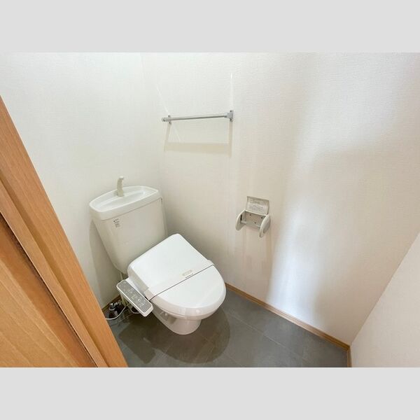 トイレ (トイレ)