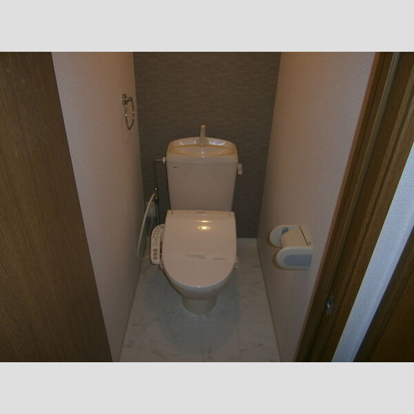 トイレ (トイレ)