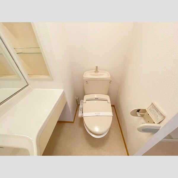 トイレ (トイレ)