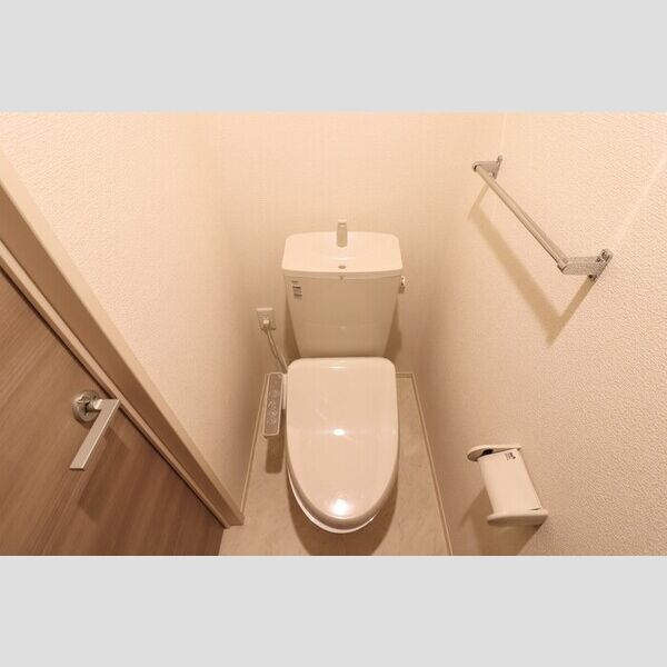 トイレ (温水洗浄暖房便座付きトイレ)