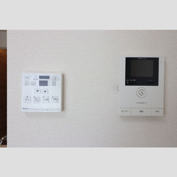 その他設備 (追い焚き機能付き給湯操作パネル・テレビインターホン)