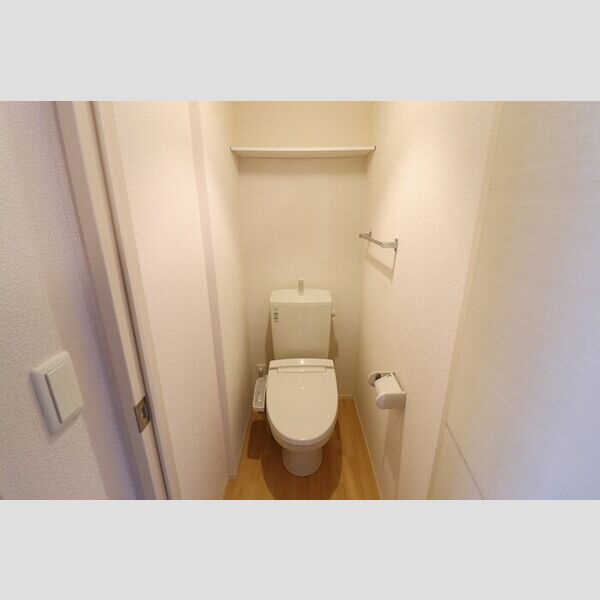 トイレ (温水洗浄暖房便座付きトイレ)