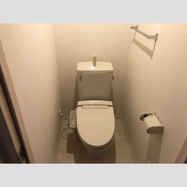 トイレ (温水洗浄暖房便座)