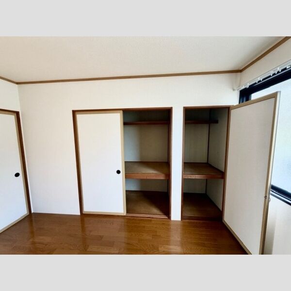 収納 (北側洋室物入)