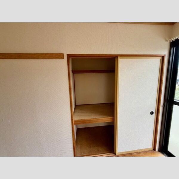 収納 (南東側洋室物入)