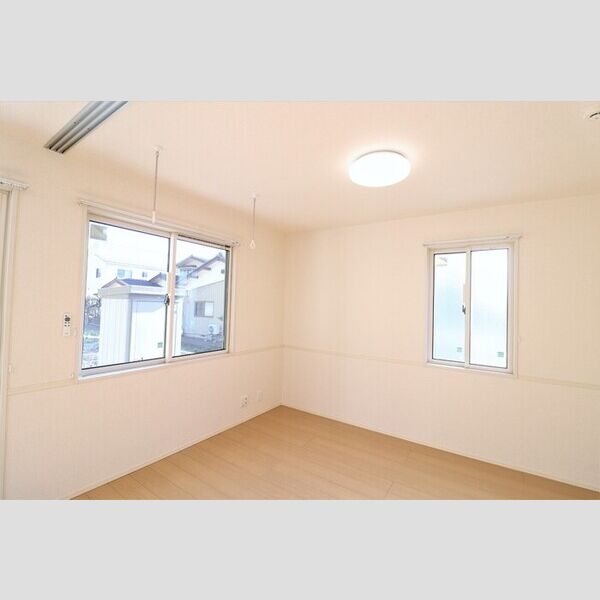 その他 (南側洋室)