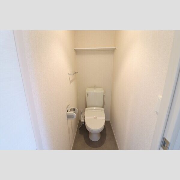 トイレ (温水洗浄暖房便座付きトイレ)