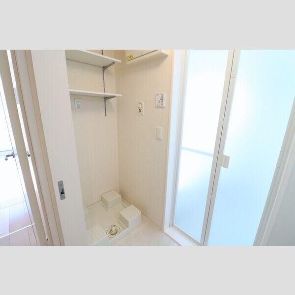 洗面所 (洗濯機置場)