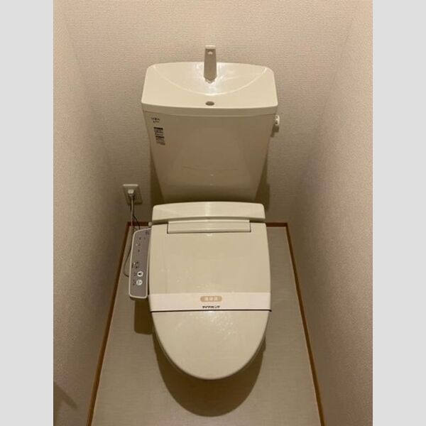 トイレ (トイレ)