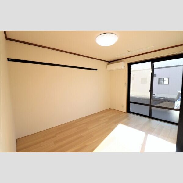 その他 (南東側洋室)