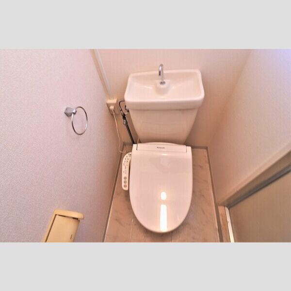 トイレ (温水洗浄暖房便座付きトイレ)