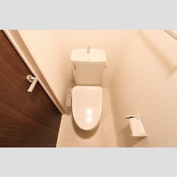 トイレ (温水洗浄暖房便座付きトイレ)