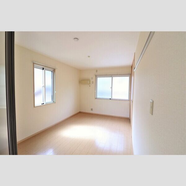 その他 (北西側洋室)